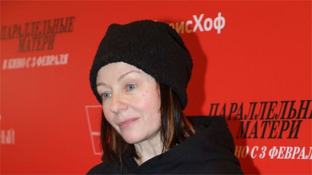 Дети Евгении Добровольской пришли на ее могилу в памятный день