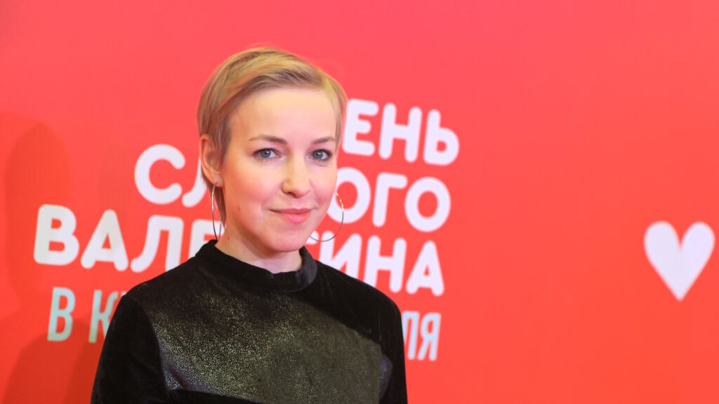 Сбежавшая из России Мария Шалаева устроилась работать в такси