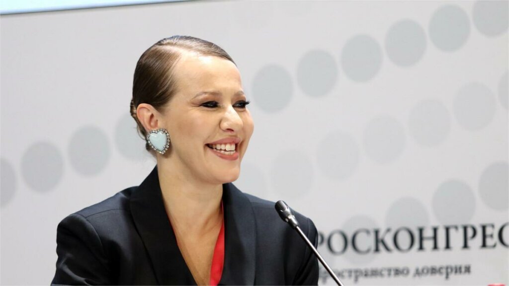 Ксения Собчак вызвала скандал шабашем: стол ломился от черной икры и лобстеров, танцы под Буланову, брызги шампанского