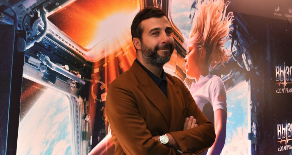 Иван Ургант высмеял оскандалившихся Дмитрия Диброва и Ларису Долину