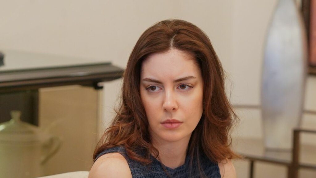 Чимен с другим лицом: Селин Тюркмен покидает сериал «Клюквенный щербет»
