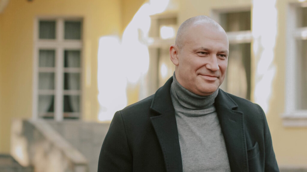 Актер Константин Соловьев судится с третьей женой за алименты и ипотечную квартиру
