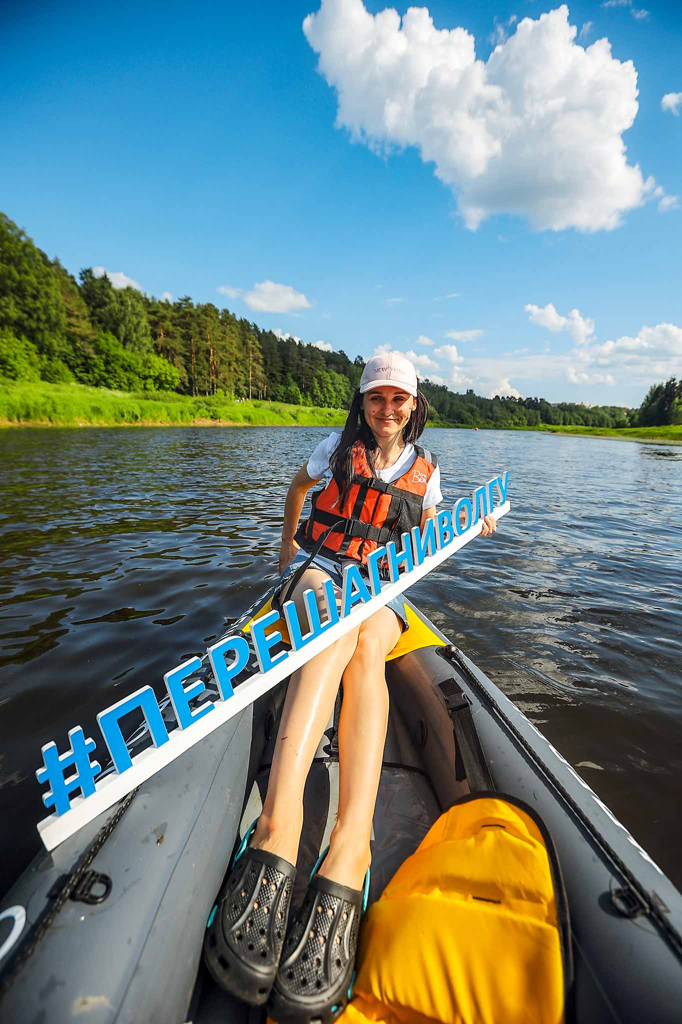 девушка в лодке