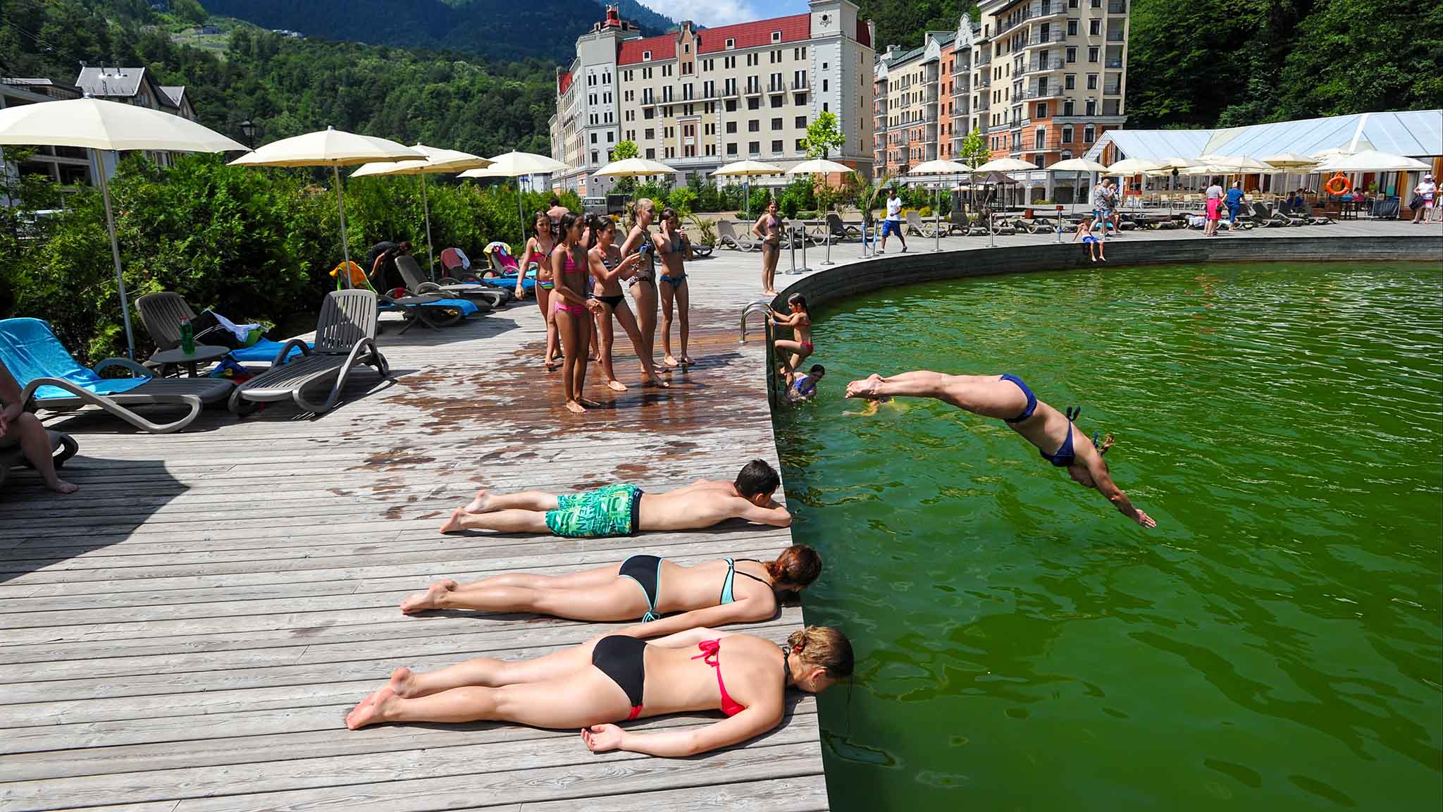 пляж на роза хутор