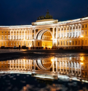 Дворцовая площадь в Санкт-Петербурге