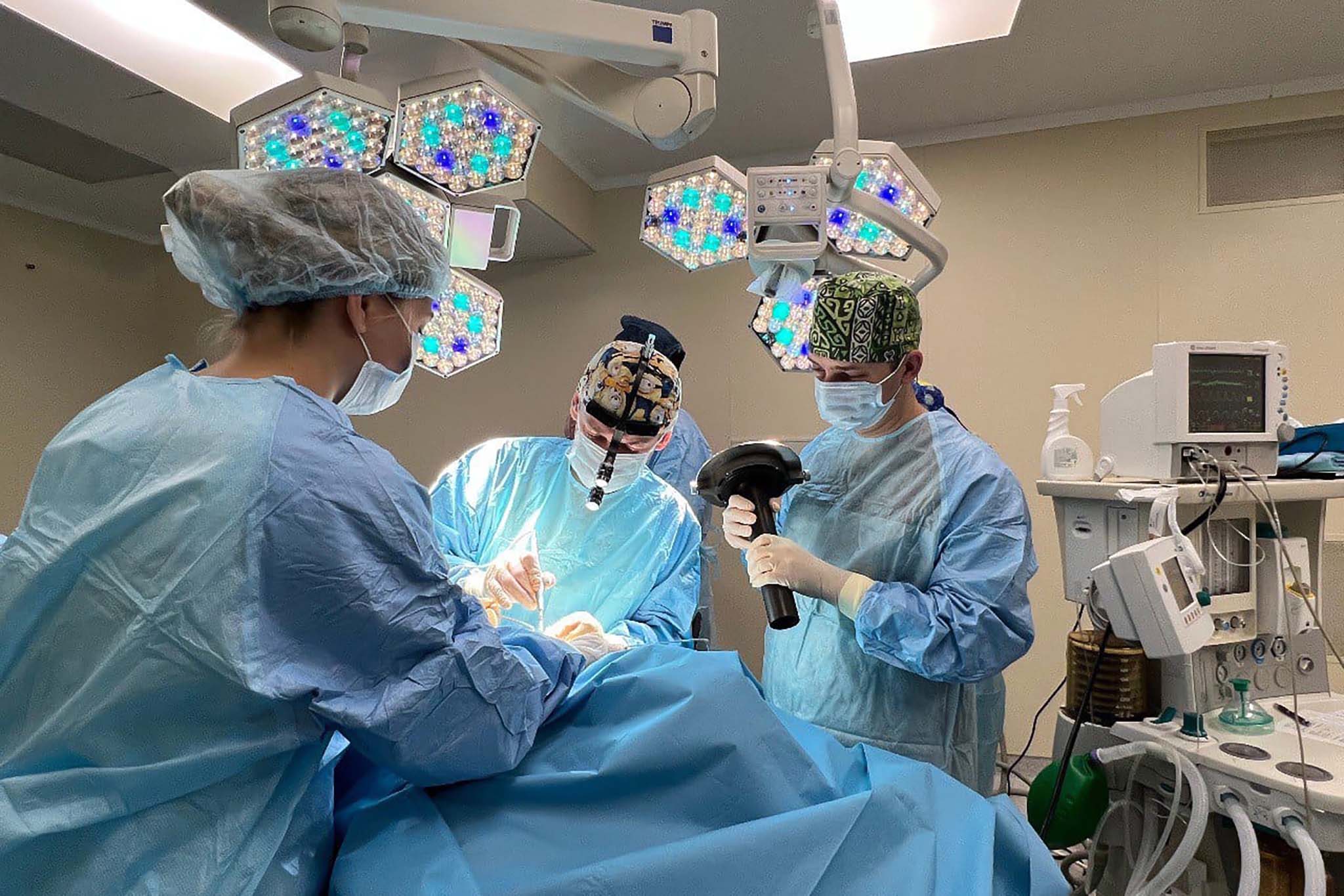 цыба. крутая больница. операционная хирургическая. клиника лобачевского 42. медицинский центр имени ицхака рабина.