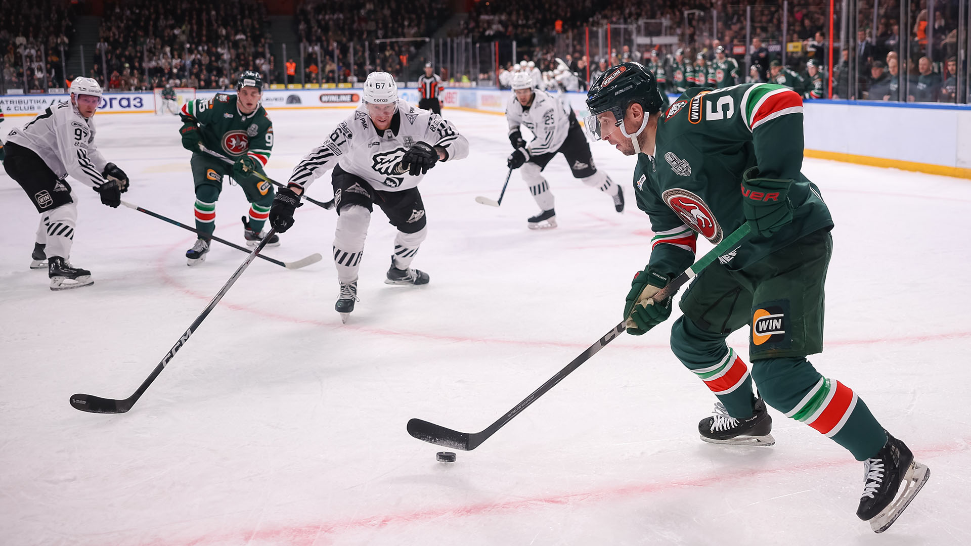 Матч серии 1/8 финала Кубка Гагарина — 2026 Континентальной хоккейной лиги. Фото: globallookpress.com/Sergey Elagin