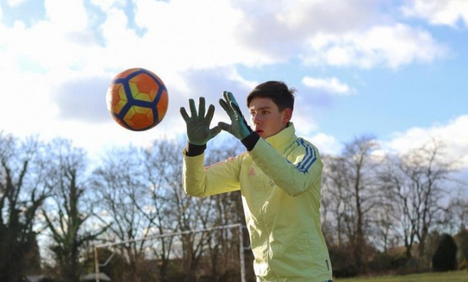 Вратарь лондонского «Арсенала» Алексей Рохас Федорущенко хочет попробовать себя в сборной России. Фото: Соцсети Алексея Рохаса Федорущенко