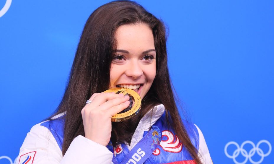 Аделина Сотникова, Фигурное катание