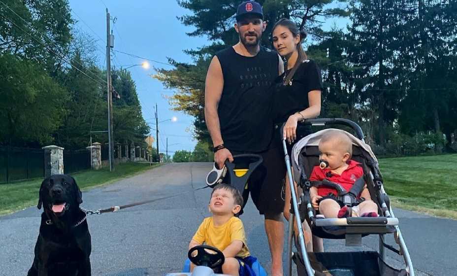 Семья Овечкиных на прогулке. Фото: Личная страница Анастасии Шубской в соцсетях