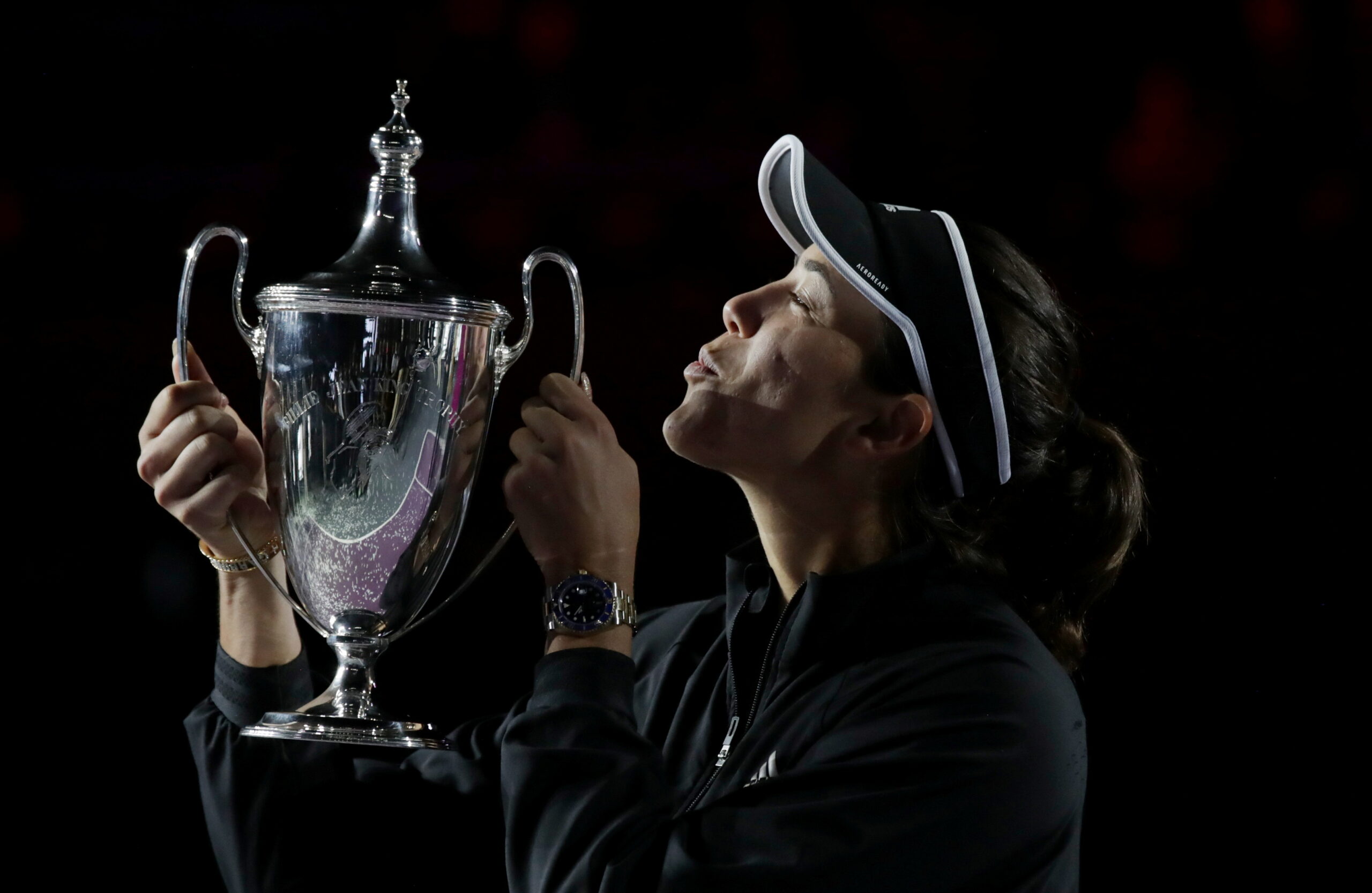 Гарбинье Мугуруса стала победительницей Итогового турнира WTA. Фото: REUTERS