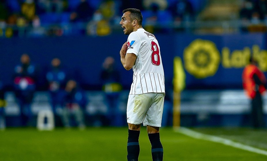 Для Хоана Хордана севильское дерби закончилось больницей. Фото: Reuters