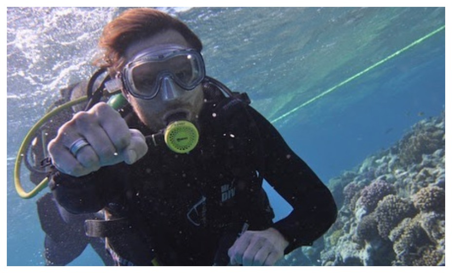 Главный тренер сборной России по футболу в отпуске занимается дайвингом. 
Фото: Instagram Валерия Карпина 