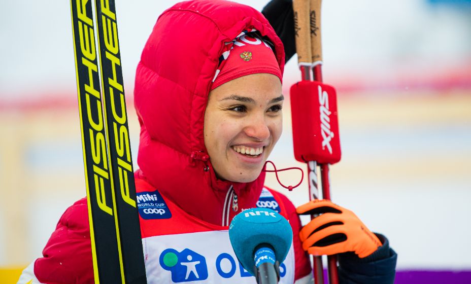 У лыжницы Степановой в Пекине всегда хорошее настроение. 
Фото: Global Look Press 