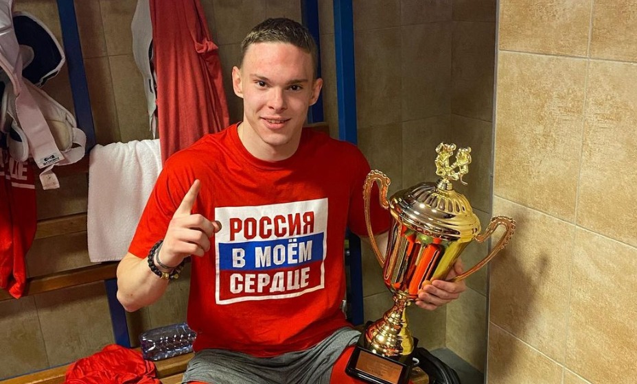 У хоккеиста Ивана Мирошниченко обнаружили лимфому Ходжкина. В начале июня хоккеист успешно прошел курс химиотерапии. Фото: Личная страницах Ивана Мирошниченко в соцсетях