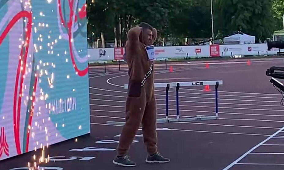 Алексей Ягудин в костюме