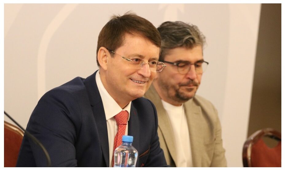 Александр Старцев