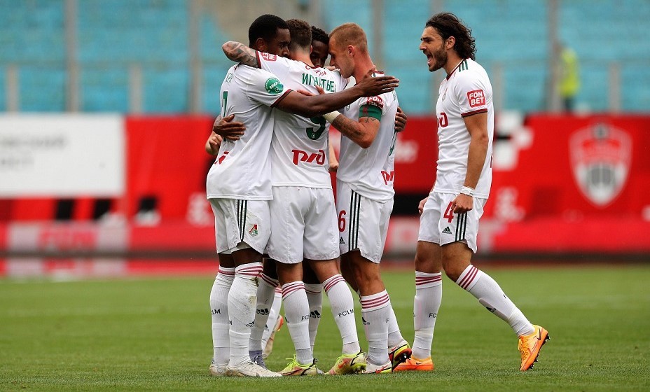 Магкеев (крайний справа) всегда весьма эмоционален. Фото: ФК «Локомотив»