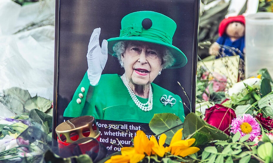 Елизавета II, Англия, футбол