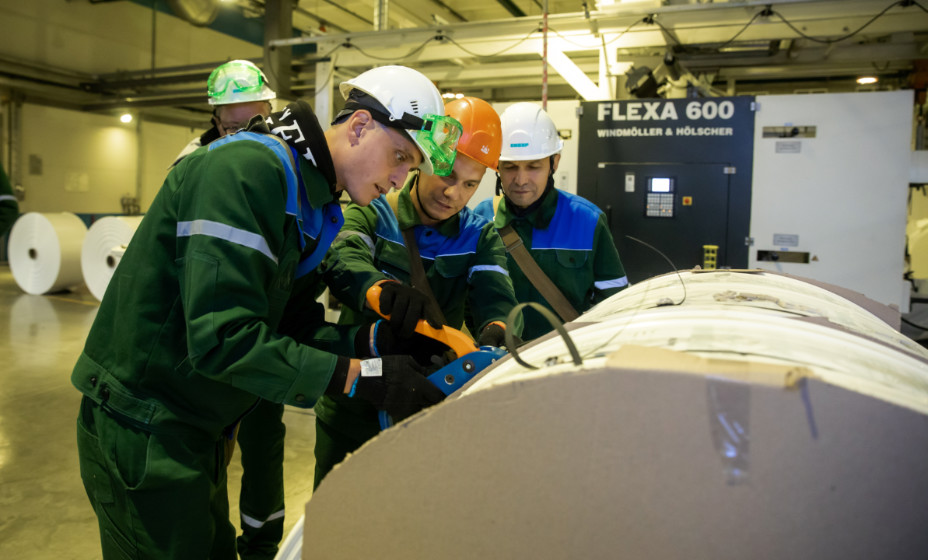 Оказалось, что в трудовой книжке чемпиона мира по пляжному футболу Бориса Никонорова есть и заводские записи. Фото: РФС