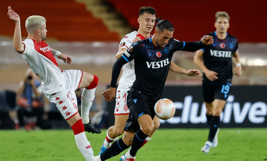 Головин помогает 