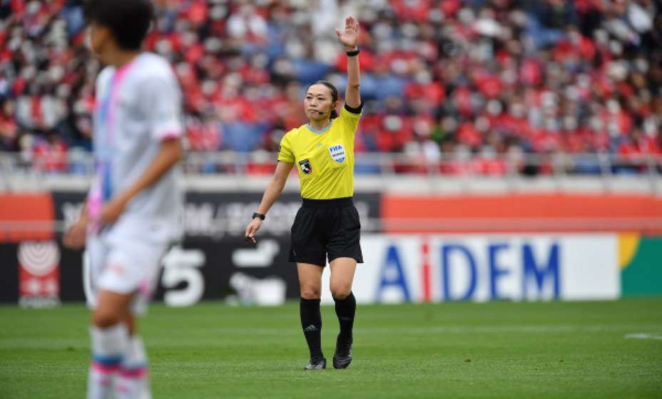Ямасита стала первой женщиной, судившей матчи чемпионата Японии по футболу среди мужчин. Фото: Global Look Press