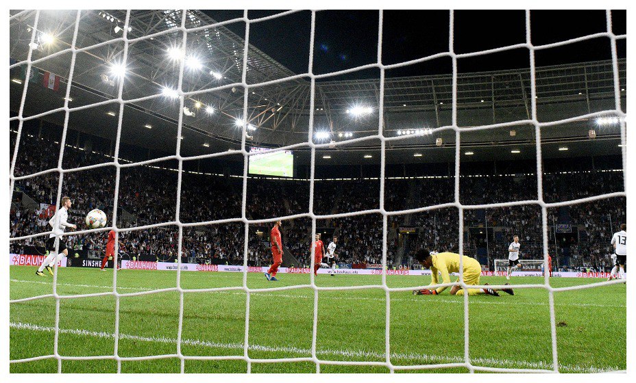 Вратарь сборной Перу Педро Гальесе во время матча против Германии. Фото: Global Look Press