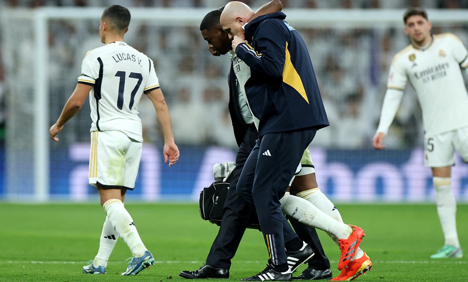Футболист «Реала» Алаба порвал крестообразные связки и выбыл до конца сезона. Фото: Reuters