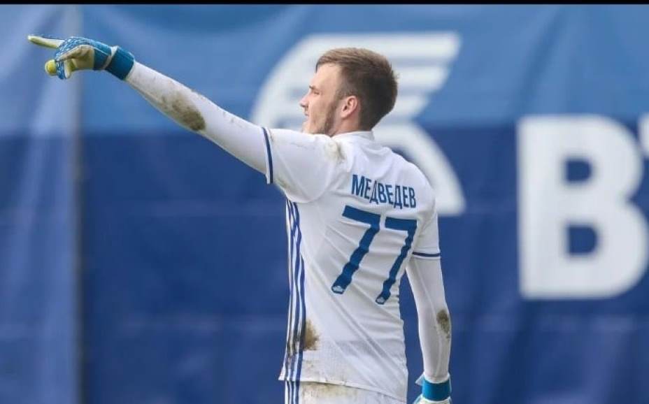 Голкипер «Ростова» Никита Медведев ждет открытия аэропорта в Краснодаре. Фото: Соцсети ФК «Ростов» 