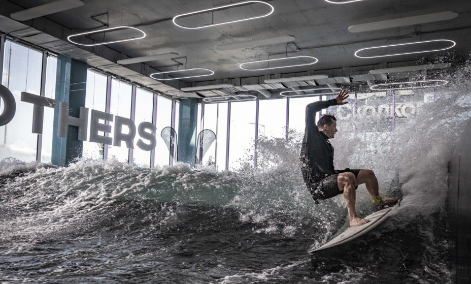 Соревнования прошли на самой мощной искусственной волне в России. Фото: Российская федерация сёрфинга