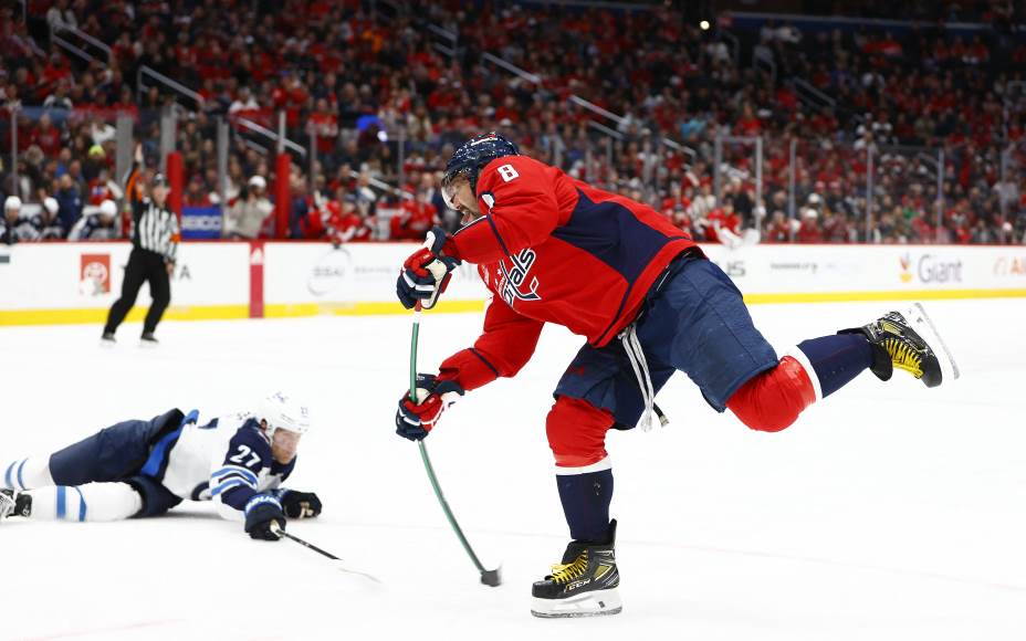 Александр Овечкин продолжает погоню за новыми рекордами. Фото: Reuters