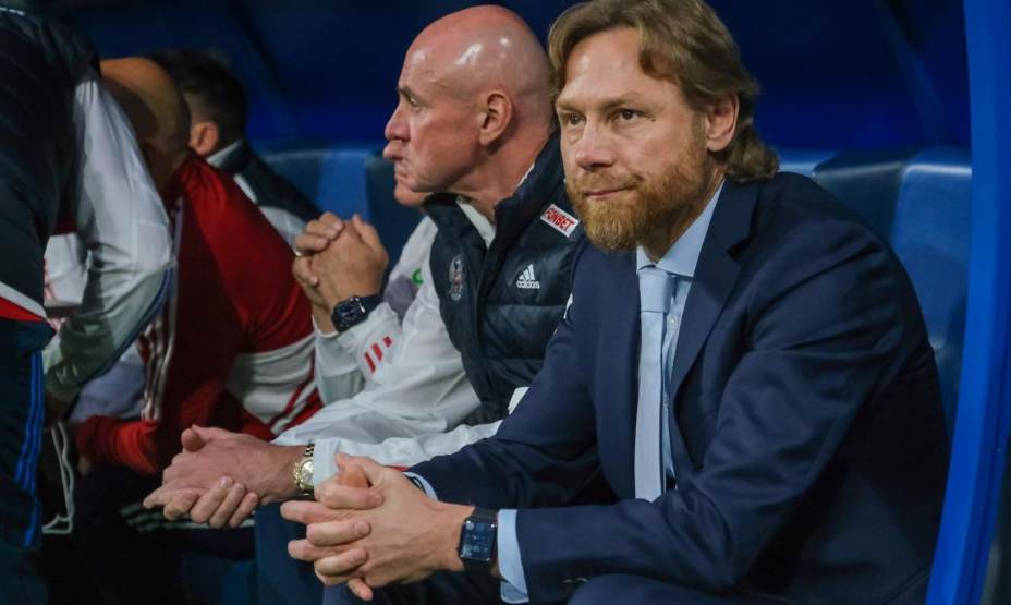 Валерий Карпин продолжает болеть за