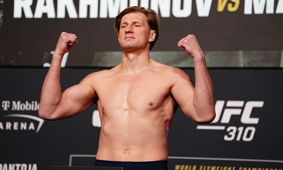 Волков победил Алмейду раздельным решением судей на турнире UFC 321. Фото: Global Look Press