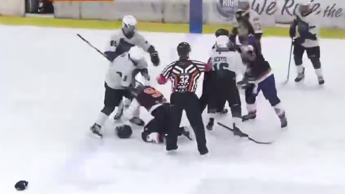 Драка грянула в Латвии. Фото: стоп-кадр видео