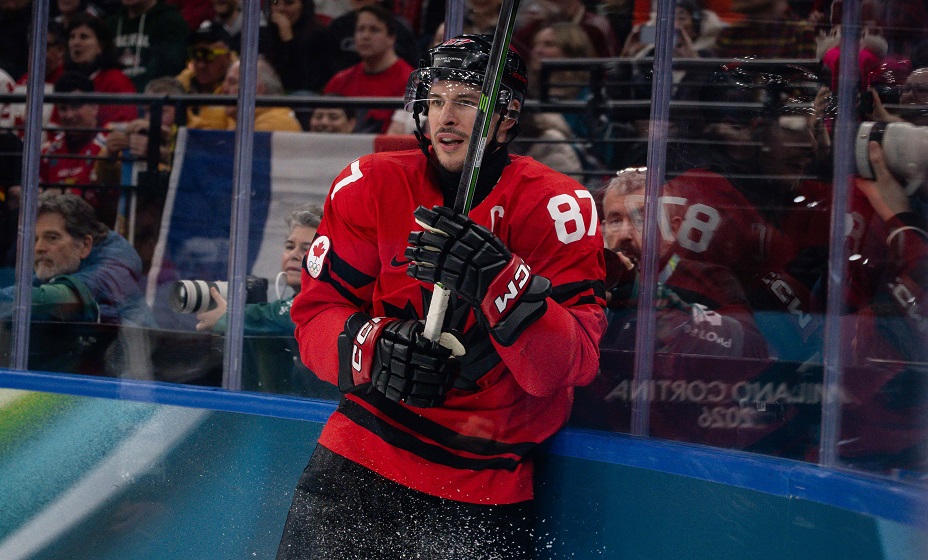 Кросби получил травму и досрочно завершил матч с Чехией. Фото: Global Look Press