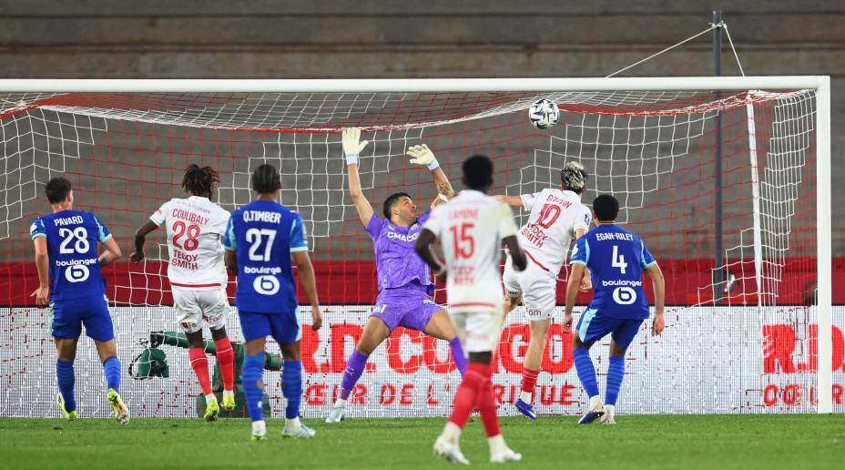 Головин поражает ворот