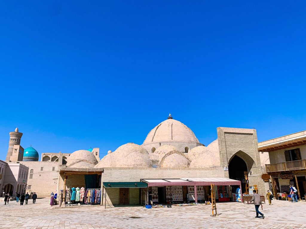 Торговые купола Бухары. 