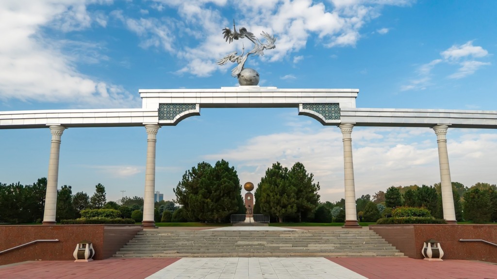 Площадь Независимости в Узбекистане.