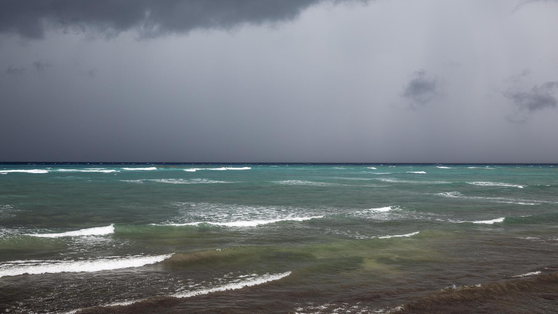 Ливень в национальном парке Гуанаакабибес, Куба.