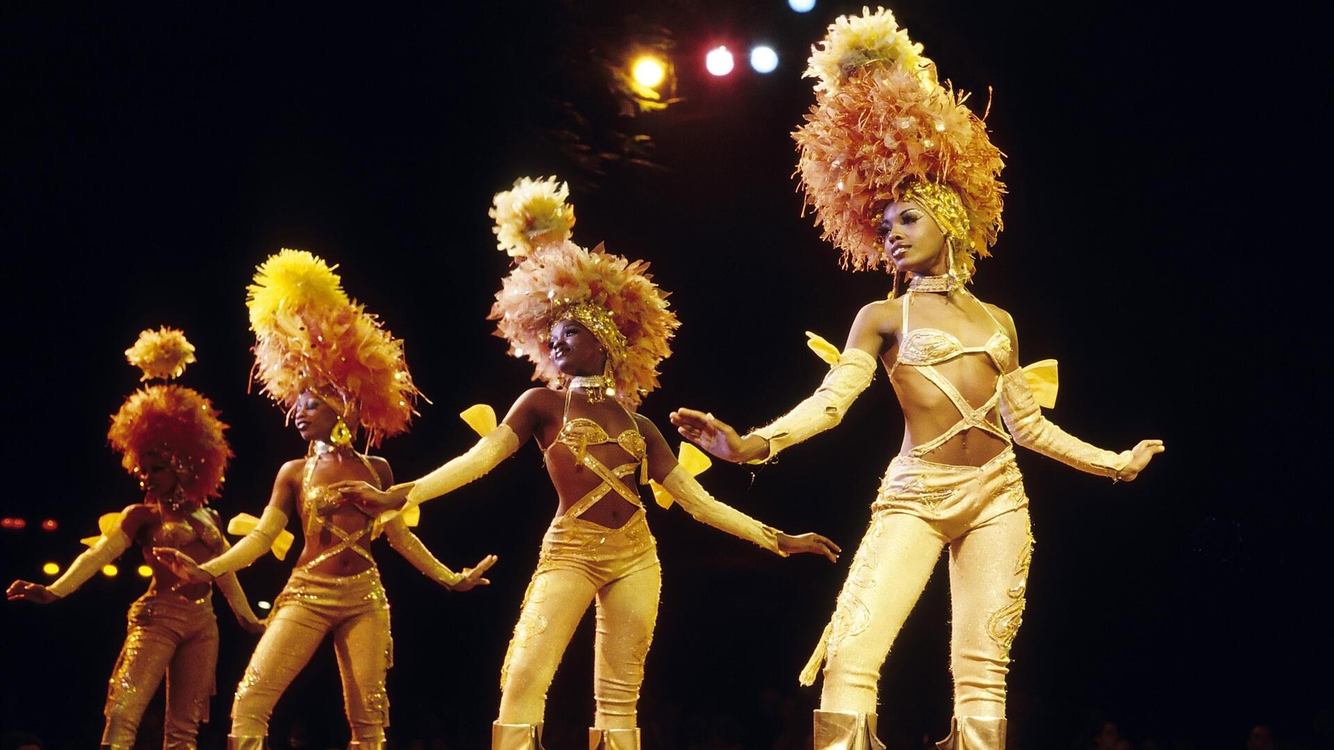 Кубинское танцевальное шоу в кабаре «Тропикана».