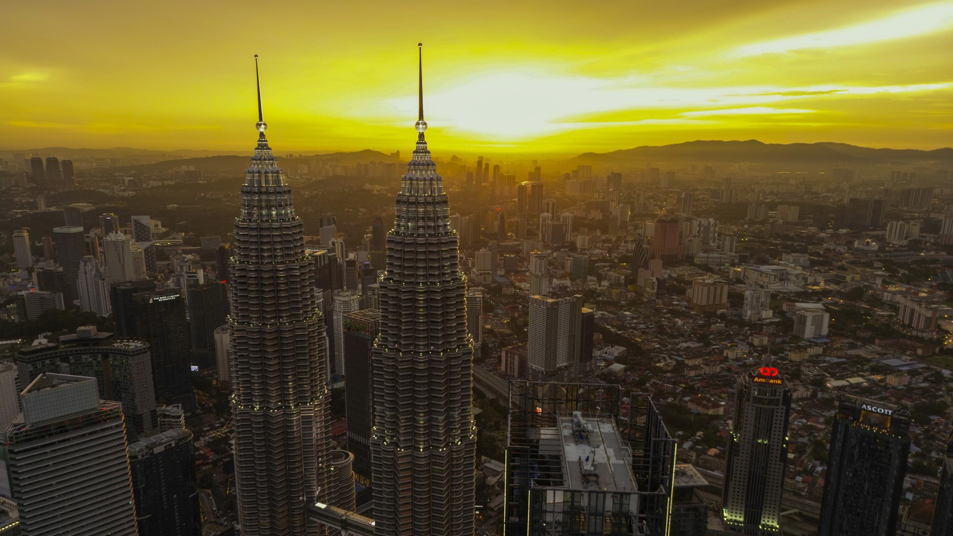 Башни-близнецы Петронас на закате, Куала-Лумпур.