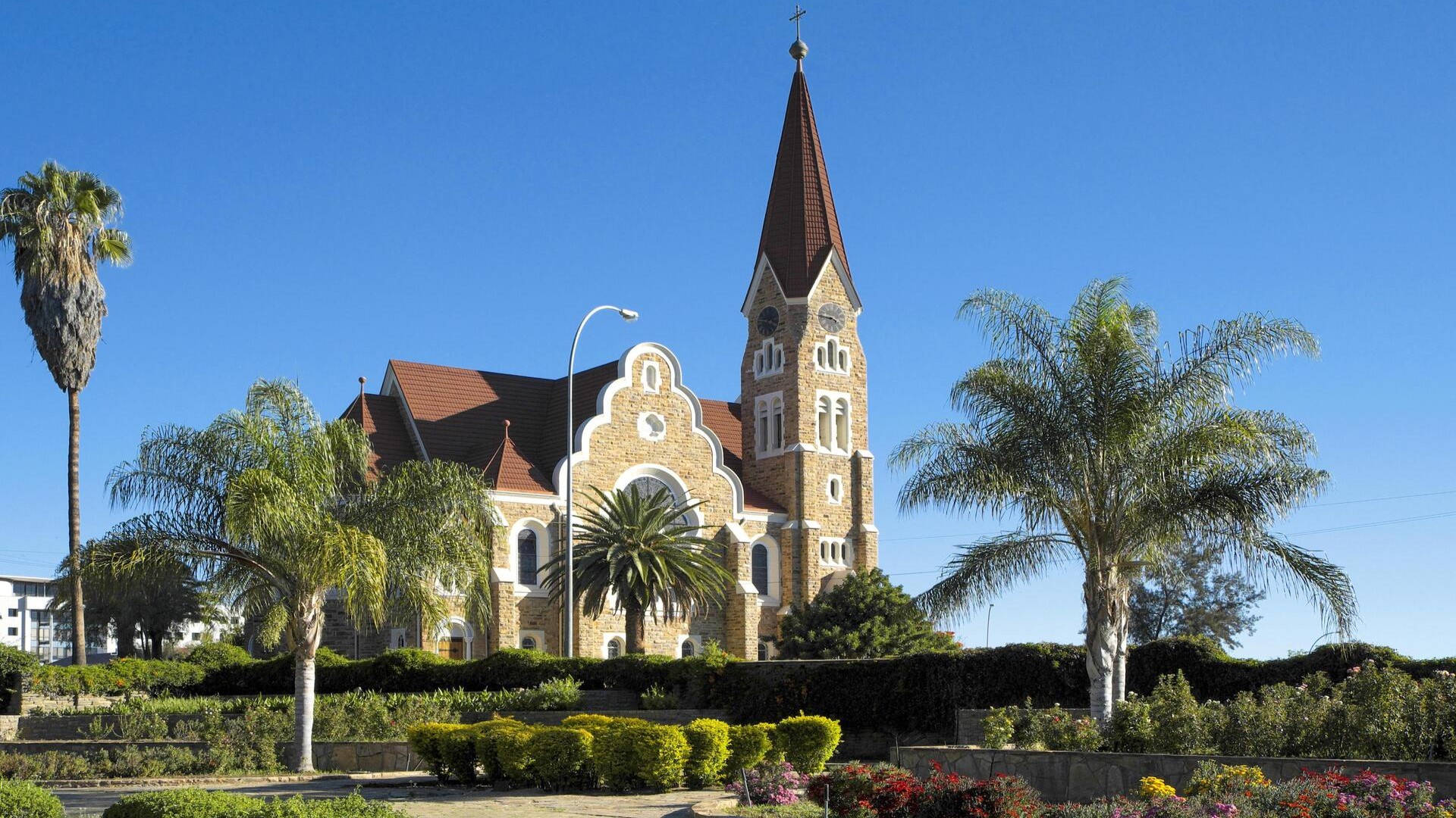 Парк и церковь Христа в Виндхуке.