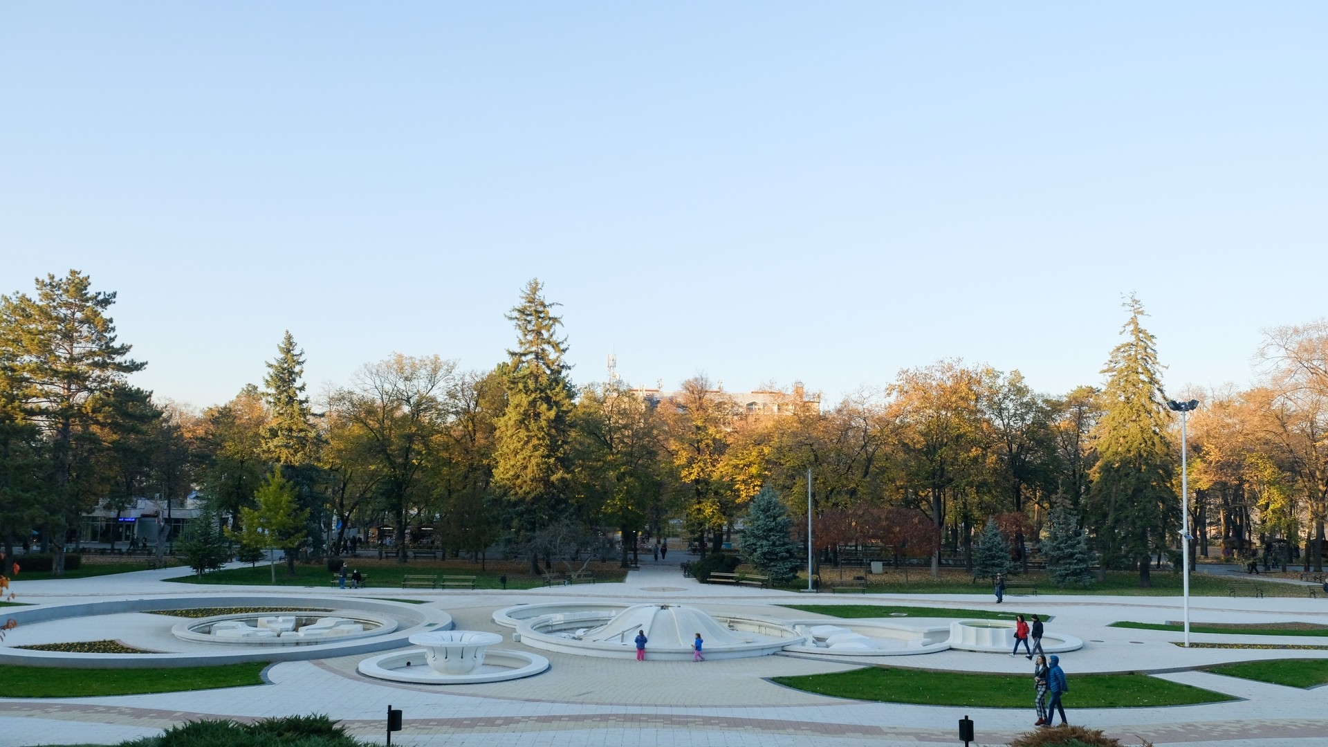 Пейзаж курорта Нишка-Баня осенним днем.